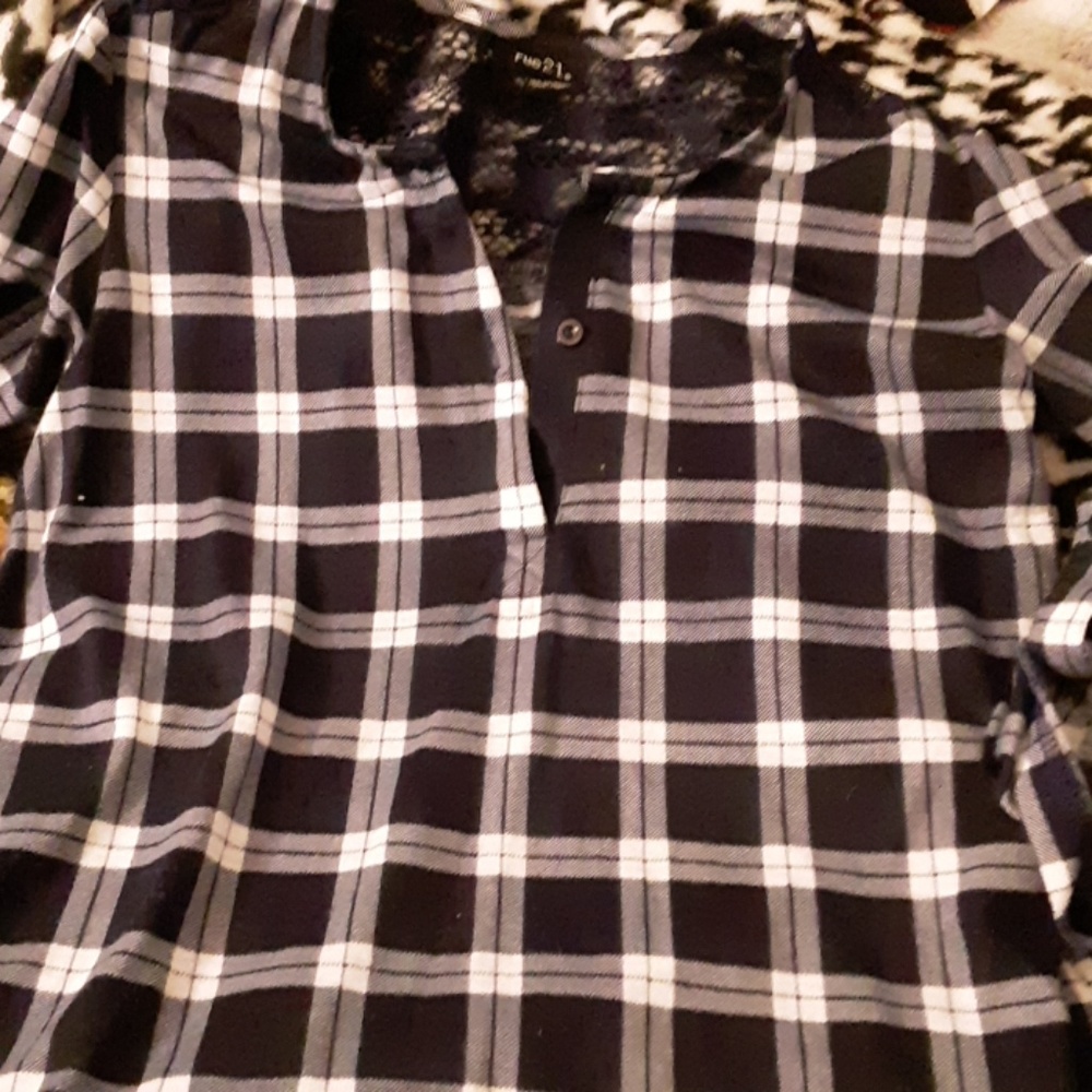 Plad button up